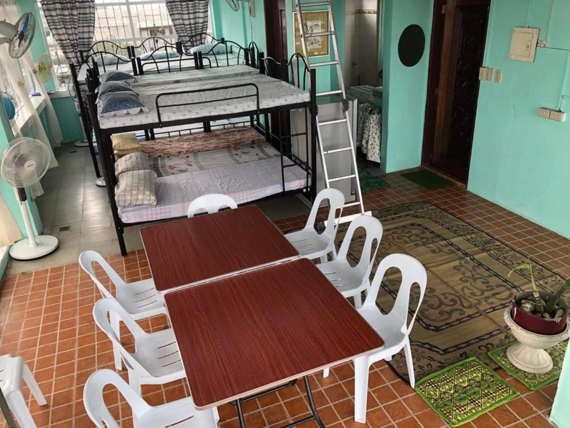 The Mansion - Backpackers Near Airport Daire Manila Dış mekan fotoğraf